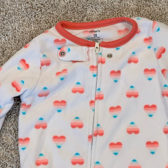 Carter’s Baby Girl heart Print Footed Sleeper Pajamas - Size 18 Months - Picture 2 of 6